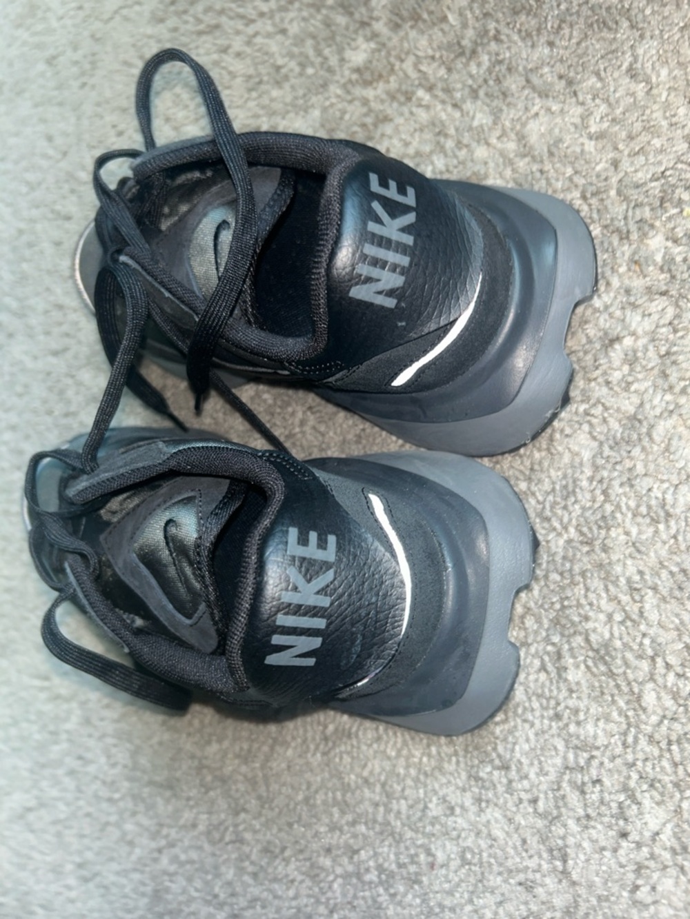 Nike Women’s Black Sneakers with Reflective Accents Size 9 - Picture 4 of 6